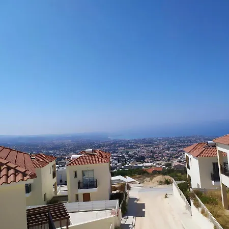 Villa Peyia Willa *